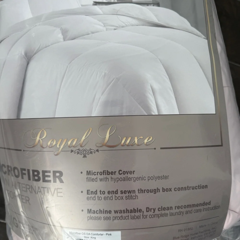 🆕 Royal Luxe King Size Microfiber Down Alternative Comforter 🌸 Light Pink –🌸NWT
